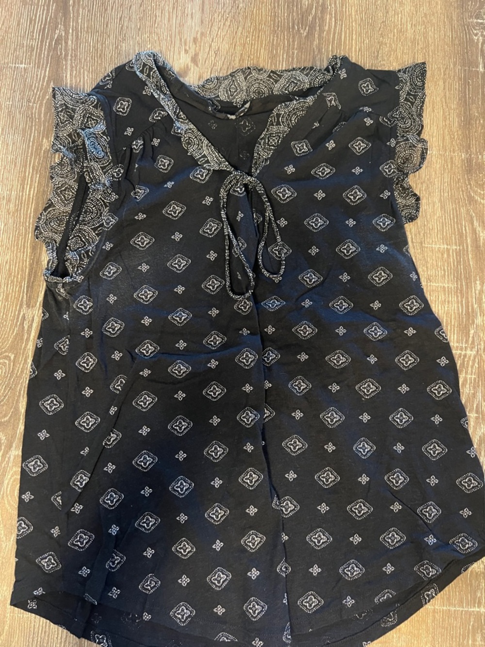 Lucky Brand Black Bandana Print Tie-Neck Flutter Sleeve Top